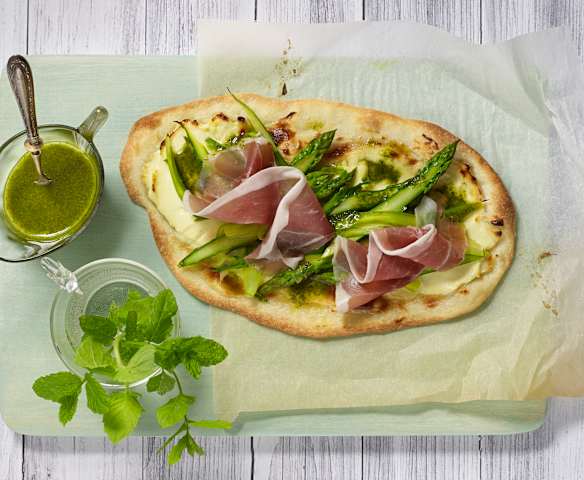 Flammekueche aux asperges et à l'huile de citron