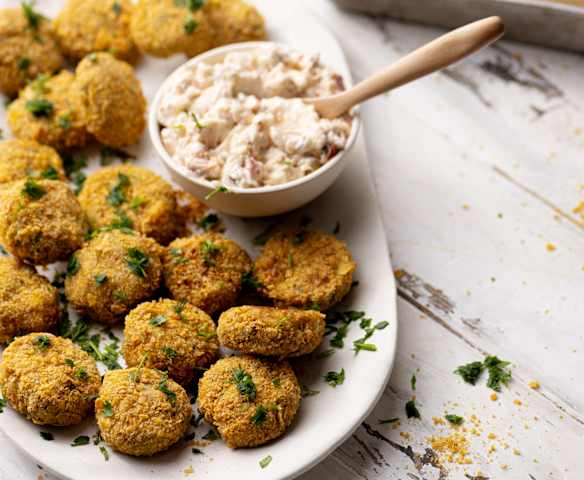 Nuggets de pollo con sojanesa de encurtidos
