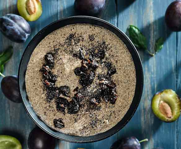 Pohanková kaše s mákem a švestkami