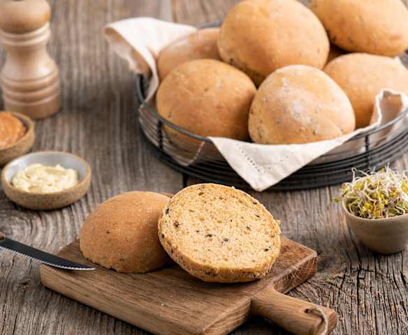 Bułki z suszonymi pomidorami i oliwkami (rosnące przez noc)