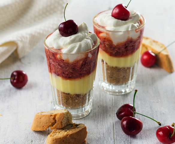 Triffle de cantuccini y cerezas