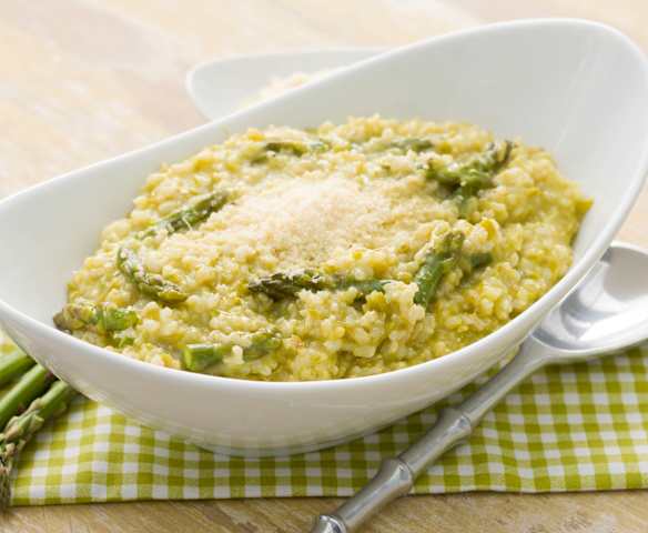 Risotto integral de espárragos y puerros