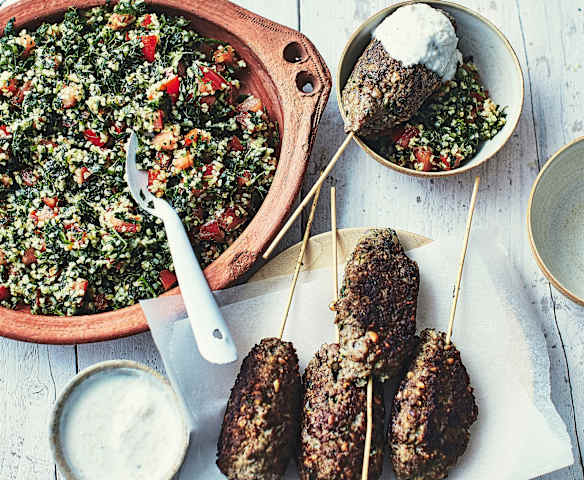 Keftas sauce yaourt et menthe, taboulé libanais