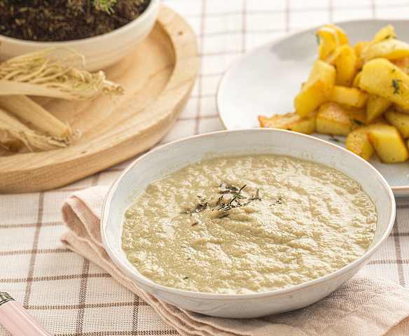 Crema di cardi con patate al timo