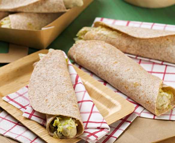 Hot dog con salsa de pepinillos