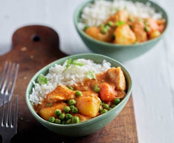 Curry tailandés de pollo con arroz basmati