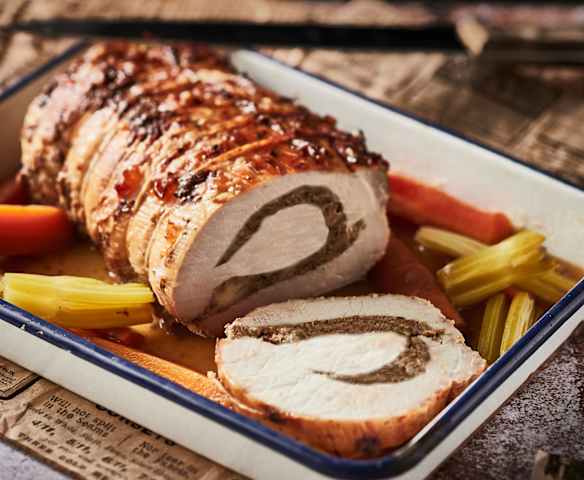 Rôti de porc farci aux champignons, purée à l'ail Rôti de porc farci aux champignons, purée à l'ail