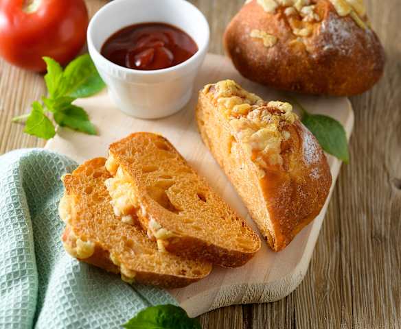 蕃茄蘿勒乳酪麵包