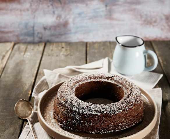 Ciambella al cioccolato e crema gianduia Ciambella al cioccolato e crema gianduia