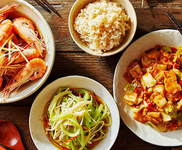 回锅肉/杂粮米饭/盐水河虾/凉拌莴笋金针菇