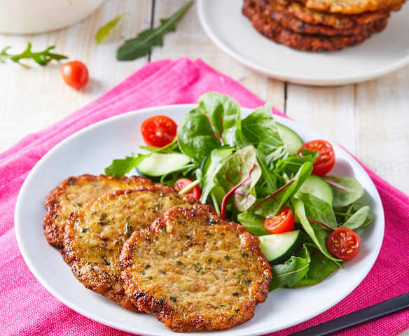 Pacholas de pollo con ensalada