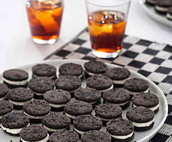 Galletas de aceitunas negras rellenas de queso