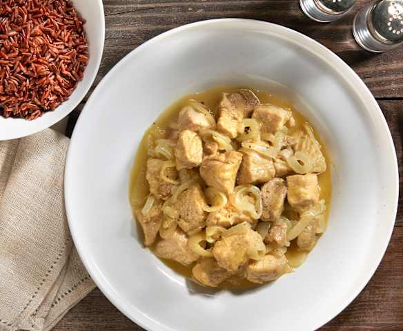 Riso rosso con spezzatino di maiale al curry