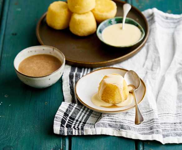 Bolos de baunilha e caramelo a vapor