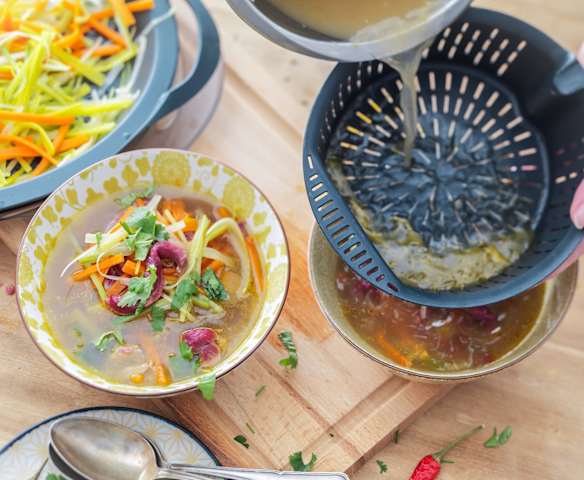 Bouillon parfumé au bœuf, à la citronnelle et au gingembre