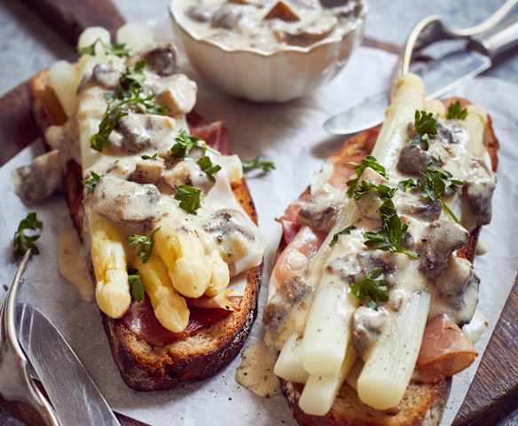 Spargelschnitten mit Champignonrahm