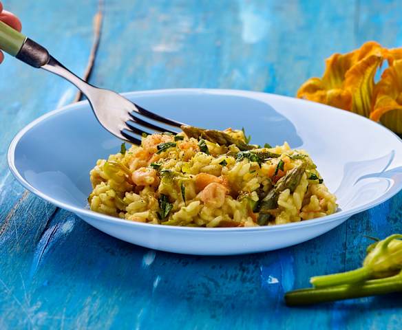 Risotto con gamberetti, asparagi e fiori di zucca Risotto con gamberetti, asparagi e fiori di zucca