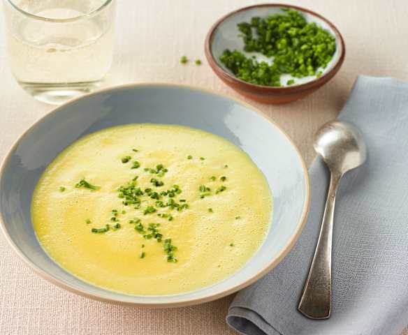 Selleriesuppe mit Kurkuma & RUPP Emmentaler