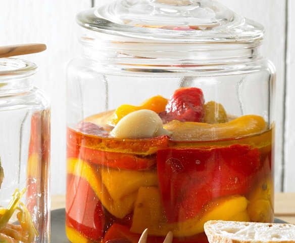 Paprika in Essig-Öl-Marinade