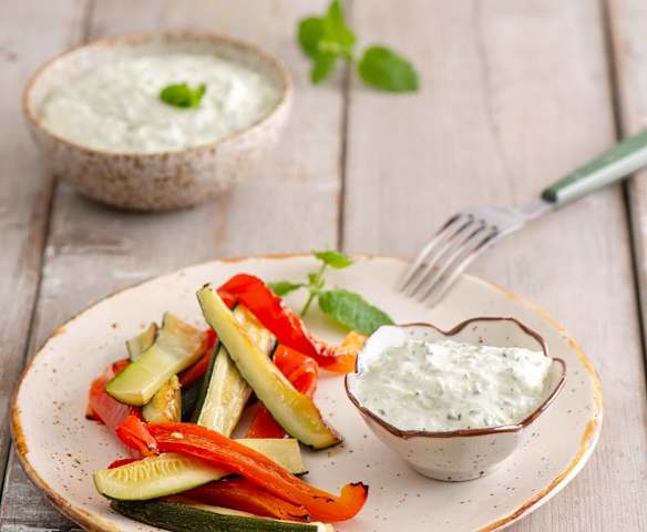 Tzatziki z tartych ogórków z miętą (TM6)