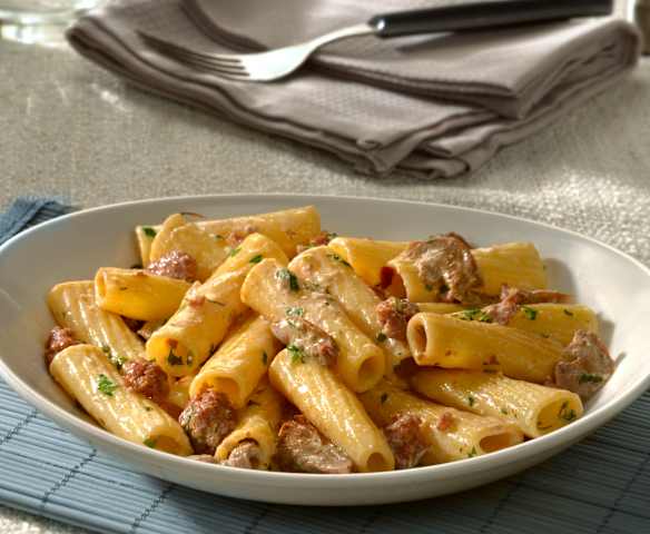 Tortiglioni mit Salsiccia und Pilzen Tortiglioni mit Salsiccia und Pilzen