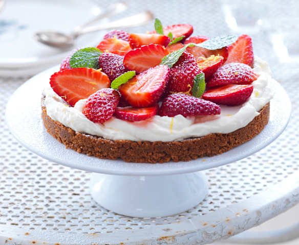 Tarte sans cuisson aux fraises et speculoos