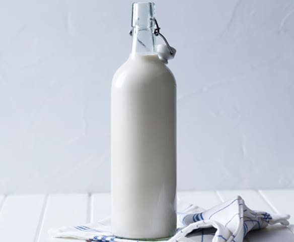 Napój migdałowy z daktylami