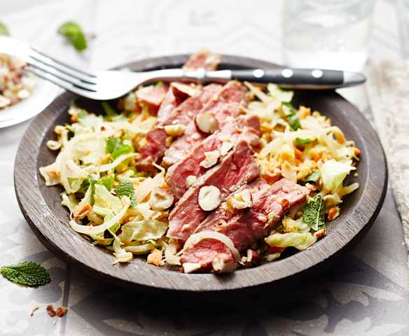 Faux-filet mariné et salade thaïe