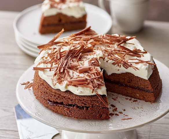 Steamed chocolate cake with whipped cream