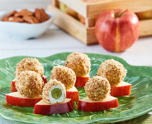 Triangulitos de manzana con trufas de 2 quesos y uva