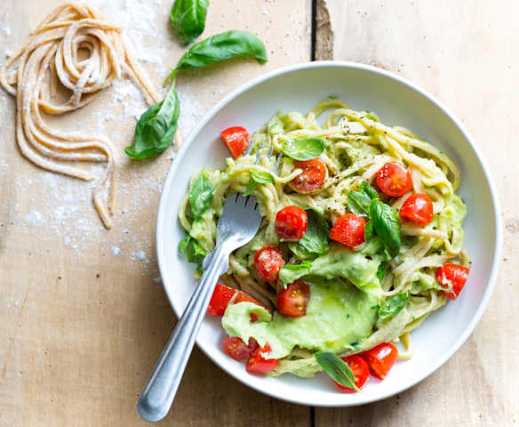 Spaghetti maison, pesto d'avocat