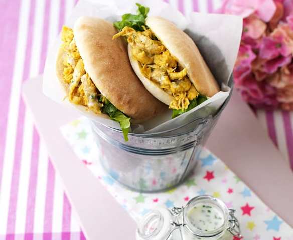 Pita shoarma com molho de iogurte e hortelã