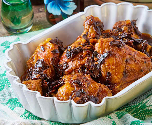 Pollo al tequila y chile pasilla