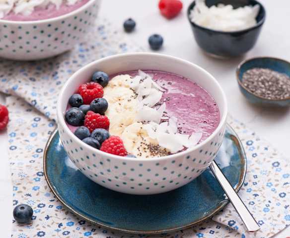 Smoothie bowl z owoców leśnych