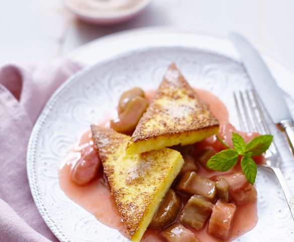 Polentaecken mit Rhabarberkompott