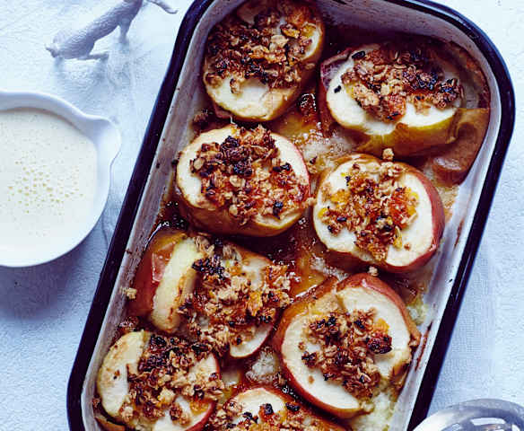 Bratäpfel mit Vanille-Schmand-Sauce