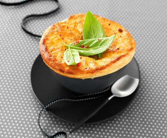 Soupe de camembert au blanc de poireau et basilic