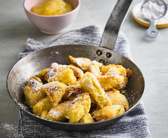 Kaiserschmarren mit Apfelmus