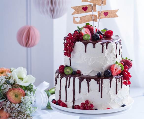 Vanille-Nuss-Hochzeitstorte mit Schokodripping