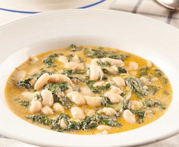 Judías blancas con espinacas al azafrán