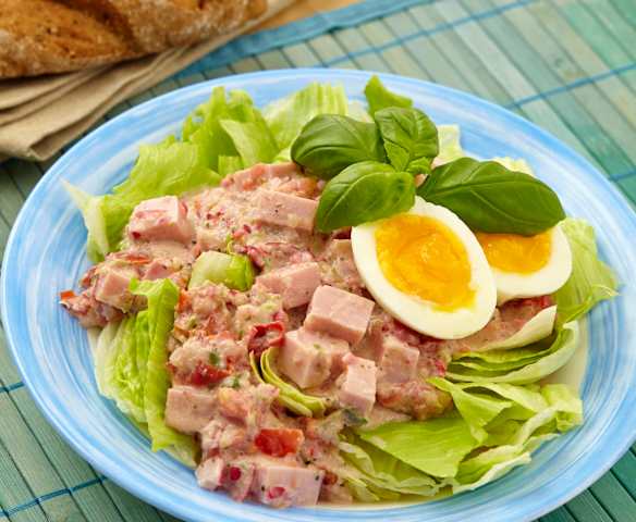 Jarní salát se šunkou a vejci