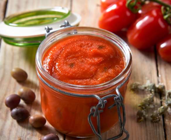 Conserva de salsa de tomate con aceitunas