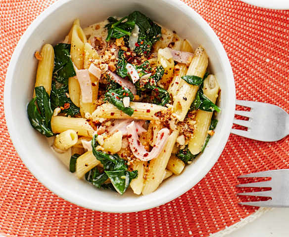 Penne mit Spinat-Käse-Sauce