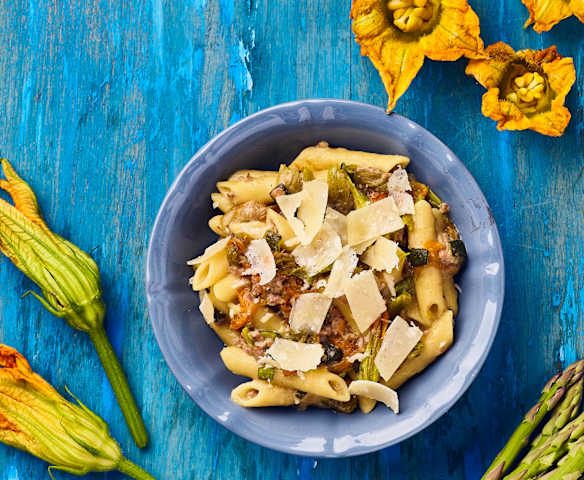 Pennette salsiccia e fiori di zucca