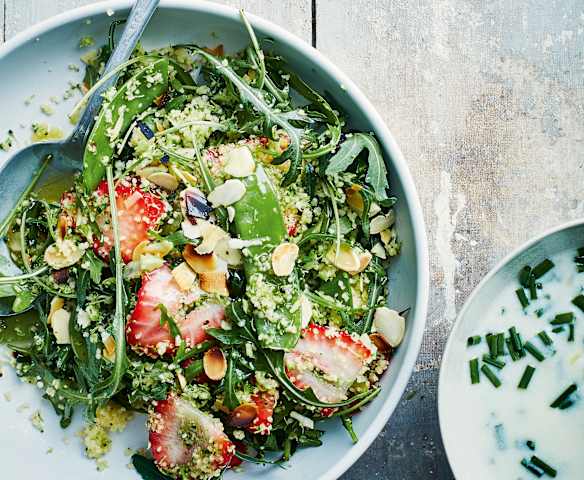 Salade verte aux fraises