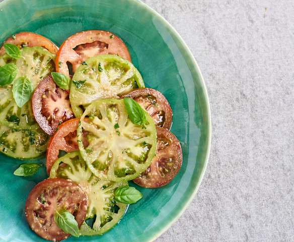 Salada de tomate com vinagreta de framboesa Salada de tomate com vinagreta de framboesa