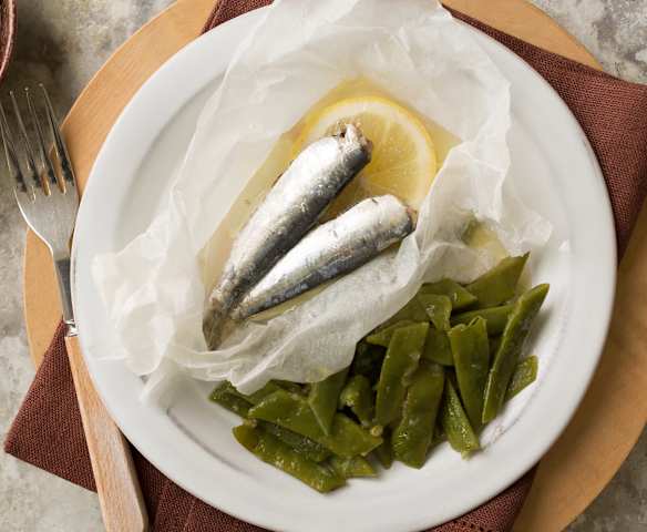 Judías verdes rehogadas y sardinas en papillote