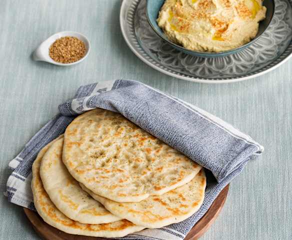 Naan Bread with Hummus (Hestan Cue™)