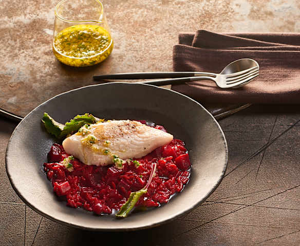 Rote-Bete-Risotto mit Kabeljau und Meerrettichöl