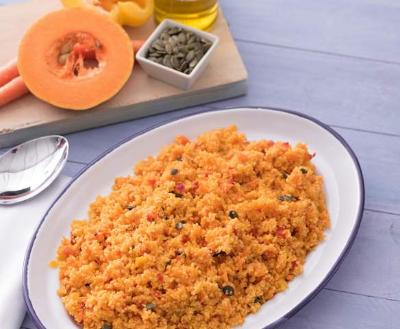 Cuscús con zanahoria, pimientos y pipas de calabaza Cuscús con zanahoria, pimientos y pipas de calabaza